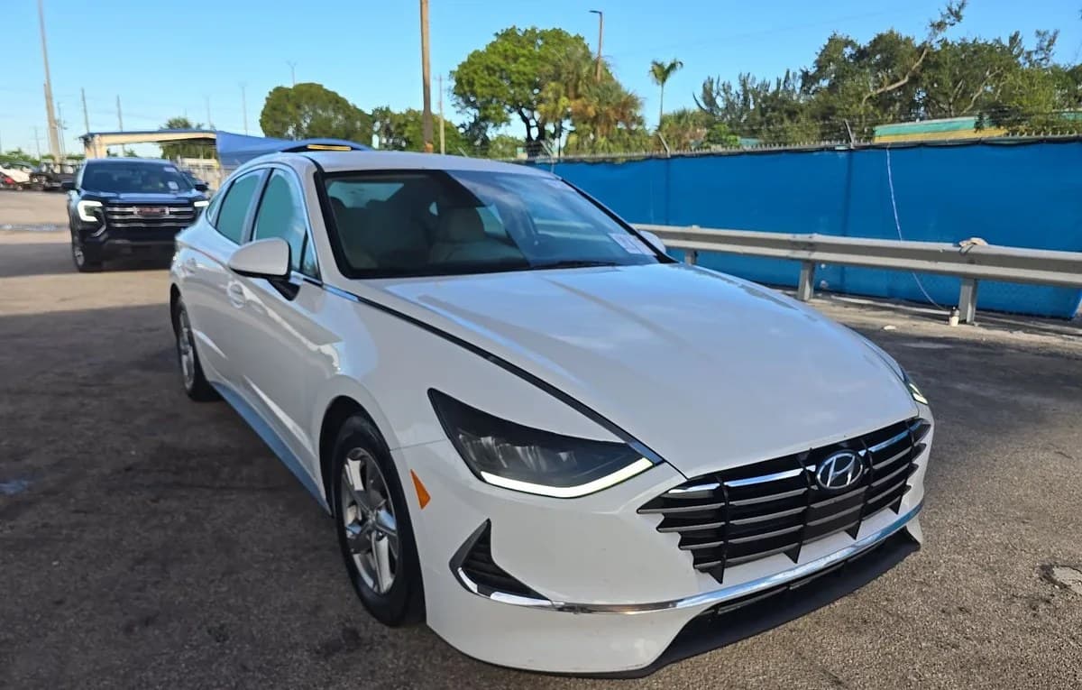 2020 HYUNDAI SONATA SE 4