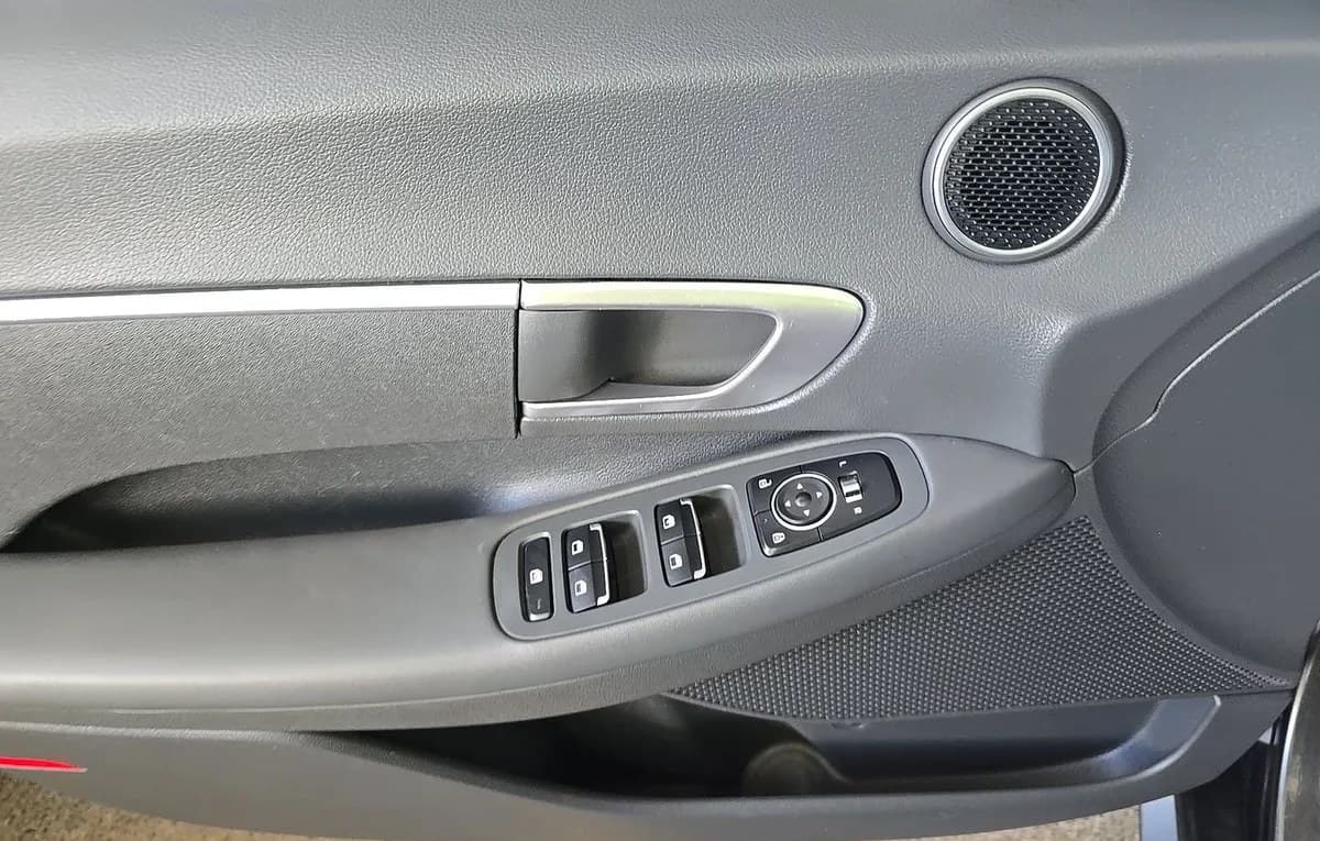 2020 HYUNDAI SONATA SE 6