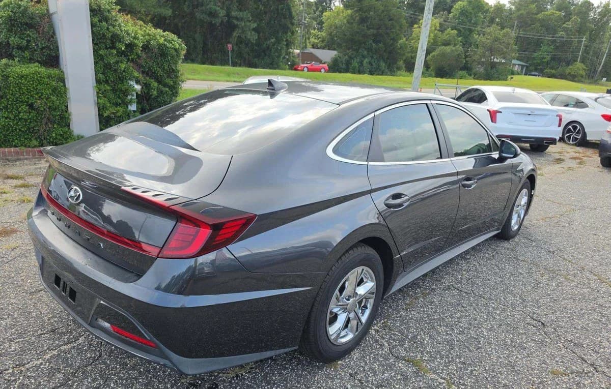 2020 HYUNDAI SONATA SE 4
