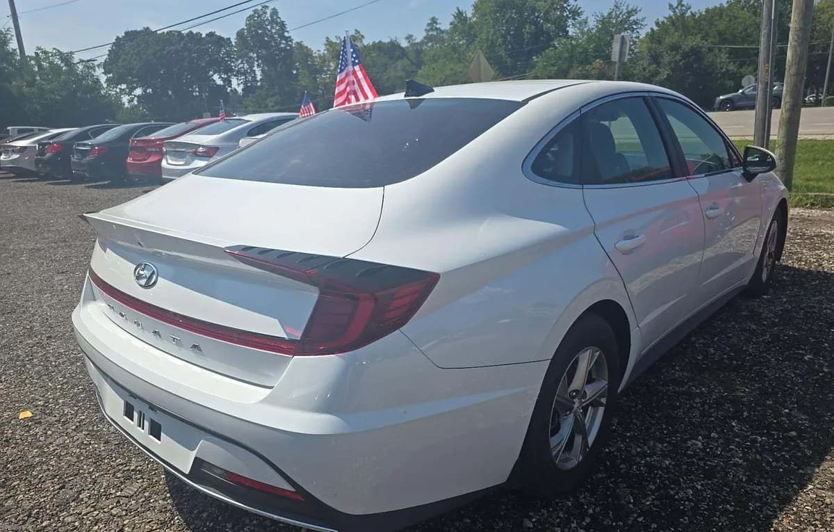 2021 HYUNDAI SONATA SE 4