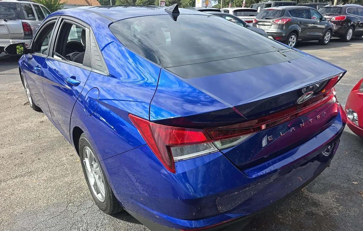 2021 HYUNDAI ELANTRA SE 3