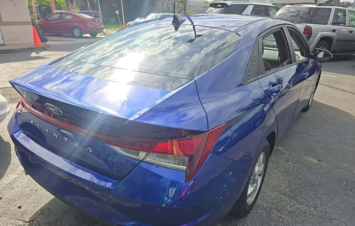 2021 HYUNDAI ELANTRA SE 4