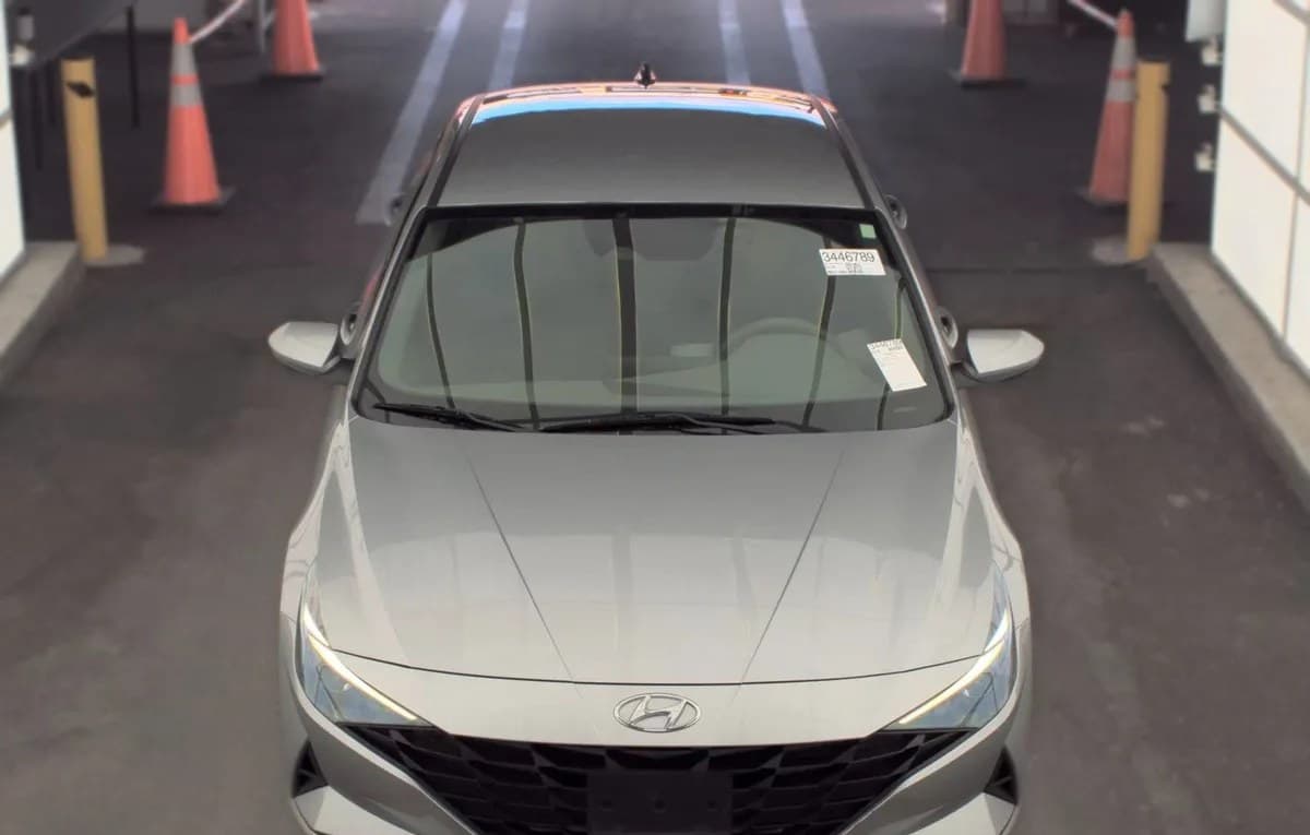 2021 HYUNDAI ELANTRA SE 3