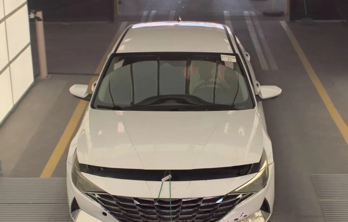 2022 HYUNDAI ELANTRA SE 3