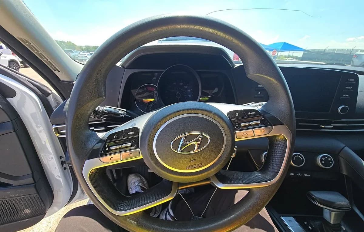 2022 HYUNDAI ELANTRA SE 7