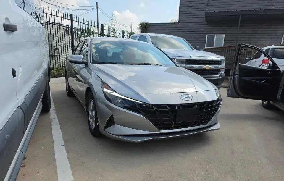 2021 HYUNDAI ELANTRA SE 4