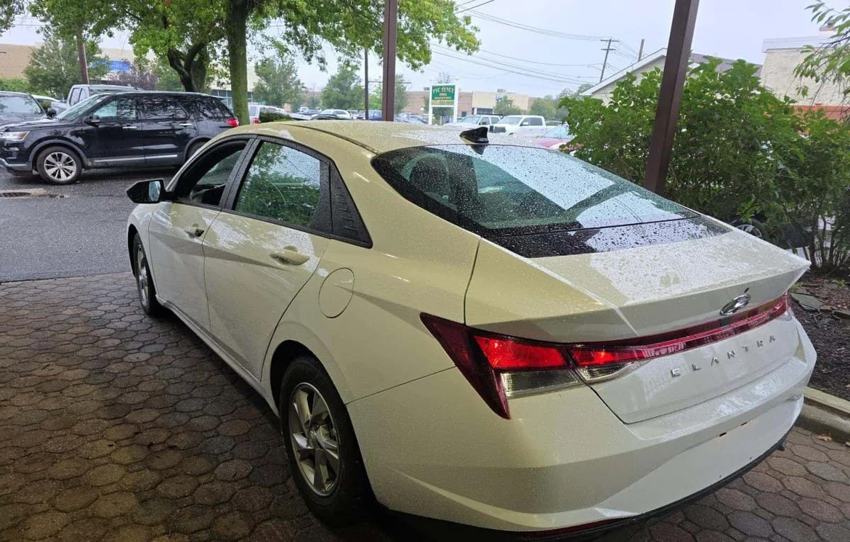 2021 HYUNDAI ELANTRA SE 3