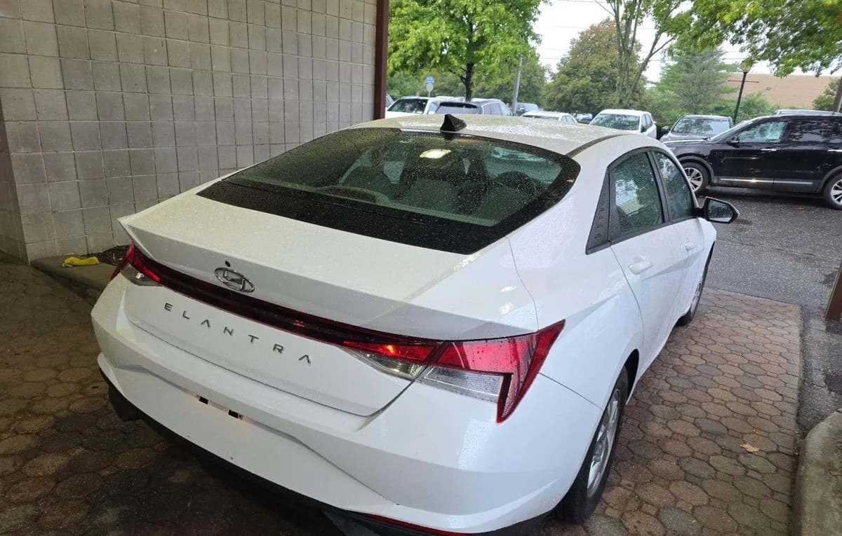 2021 HYUNDAI ELANTRA SE 4