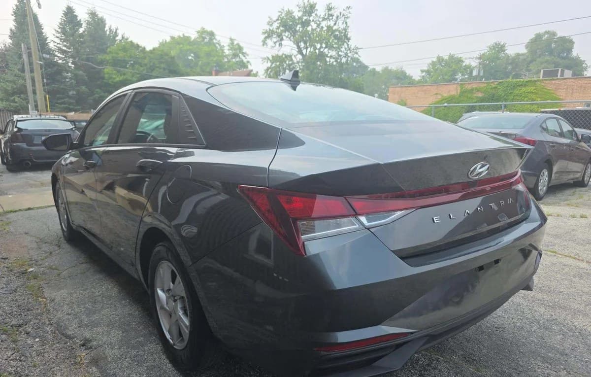 2023 HYUNDAI ELANTRA SE 3