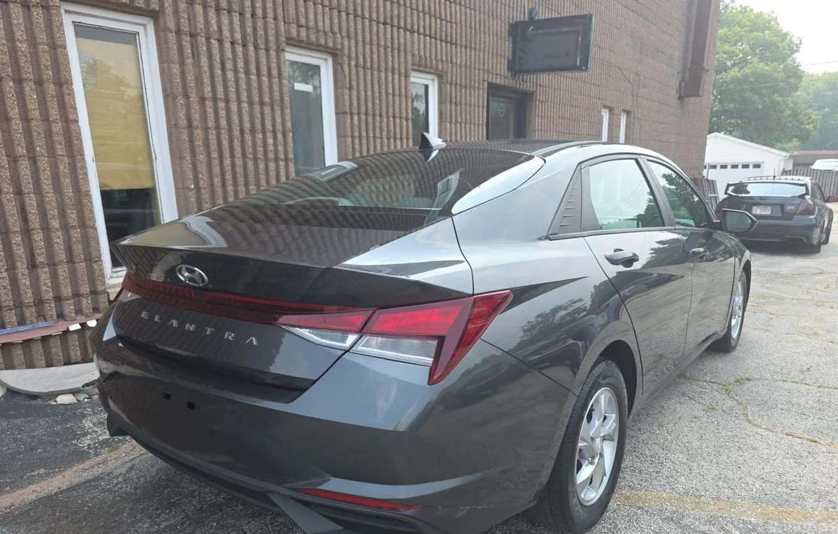 2023 HYUNDAI ELANTRA SE 4
