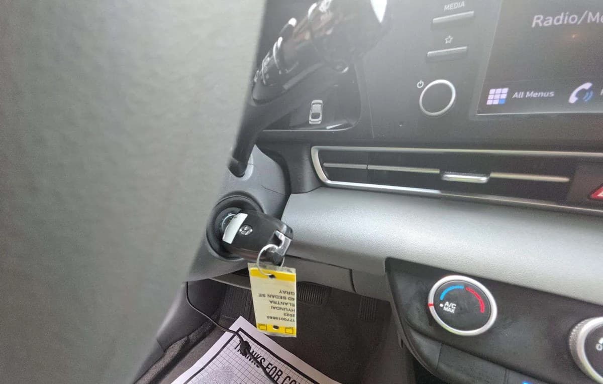 2023 HYUNDAI ELANTRA SE 5