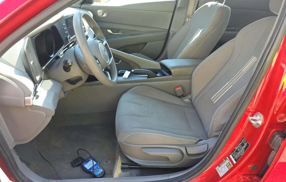 2023 HYUNDAI ELANTRA SEL 4