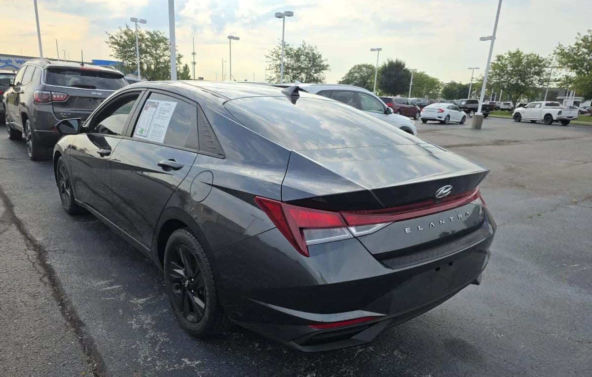 2021 HYUNDAI ELANTRA SEL 3