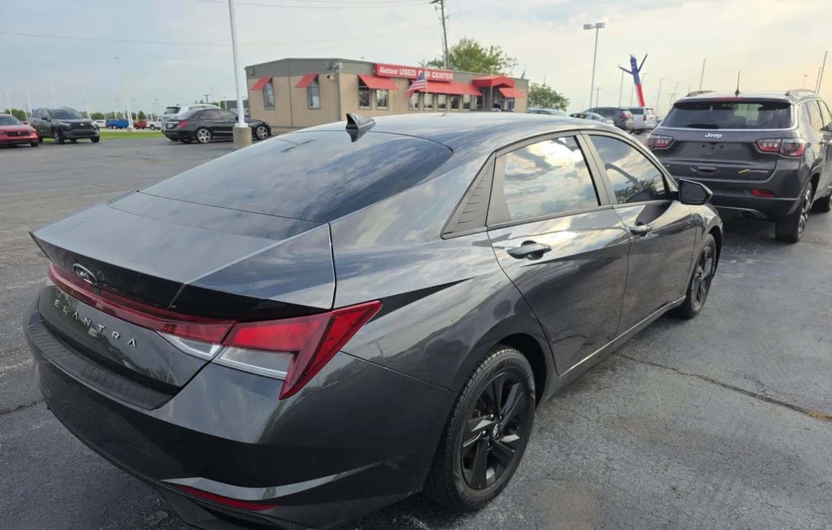 2021 HYUNDAI ELANTRA SEL 4