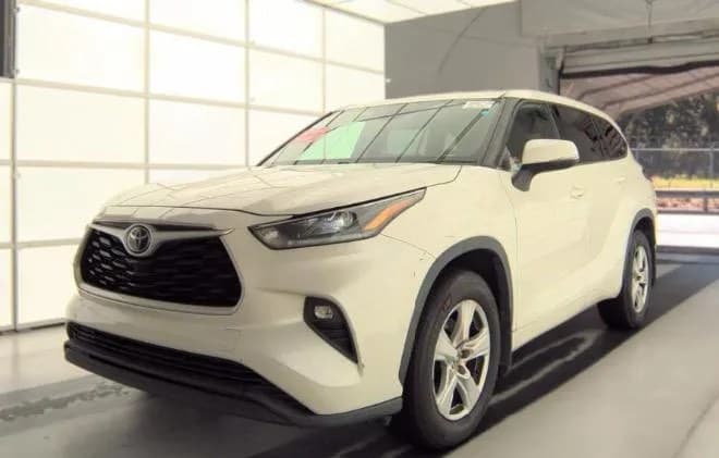 2021 TOYOTA HIGHLANDER LE 2