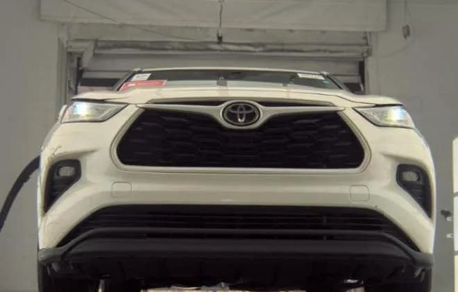 2021 TOYOTA HIGHLANDER LE 3