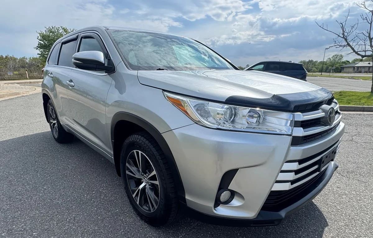 2018 TOYOTA HIGHLANDER LE Plus 2