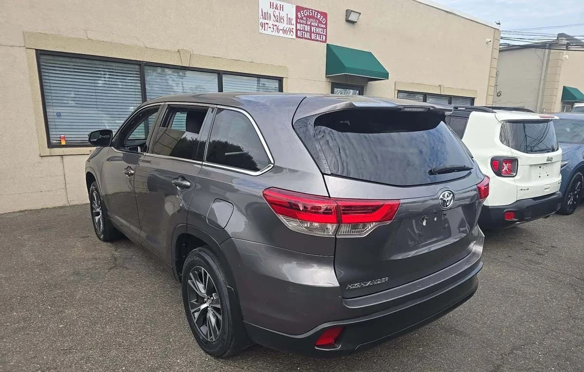 2019 TOYOTA HIGHLANDER LE 3