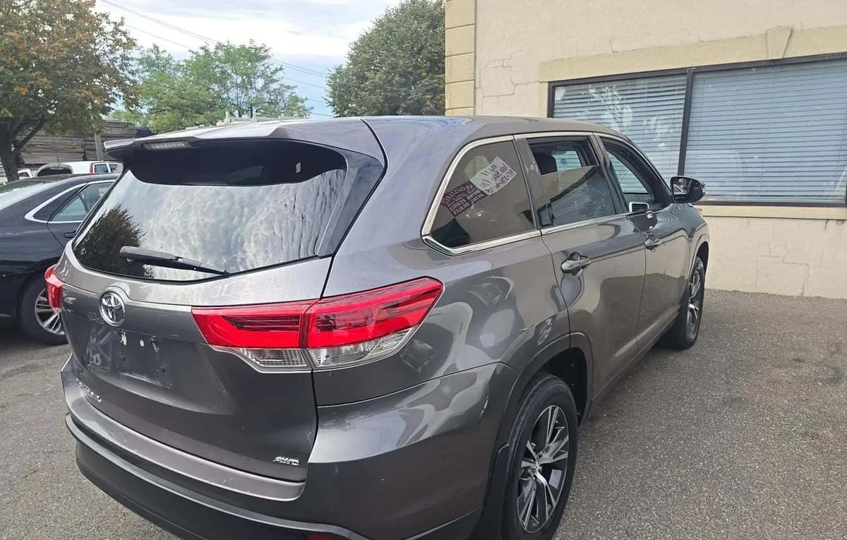 2019 TOYOTA HIGHLANDER LE 4