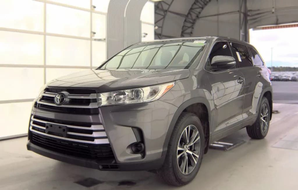 2018 TOYOTA HIGHLANDER LE