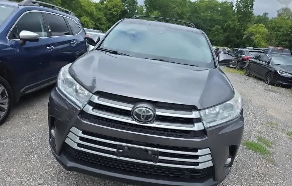 2017 TOYOTA HIGHLANDER LE Plus 3
