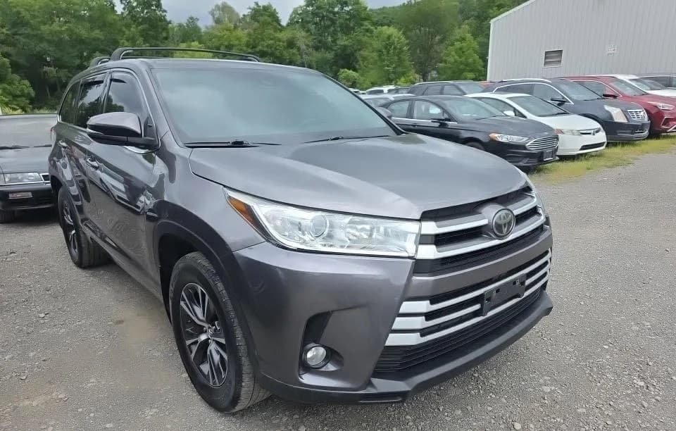 2017 TOYOTA HIGHLANDER LE Plus 4
