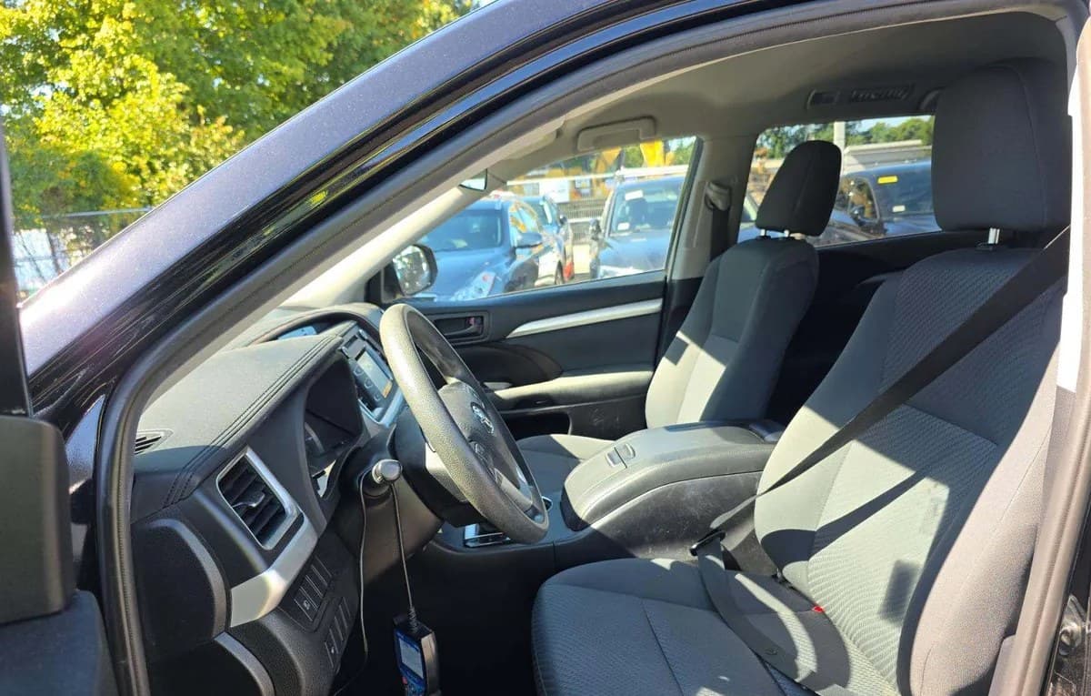 2019 TOYOTA HIGHLANDER LE 4