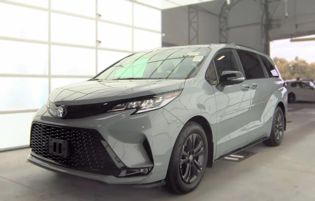 2025 TOYOTA SIENNA XSE 7-PASSENGER 120.5" WB