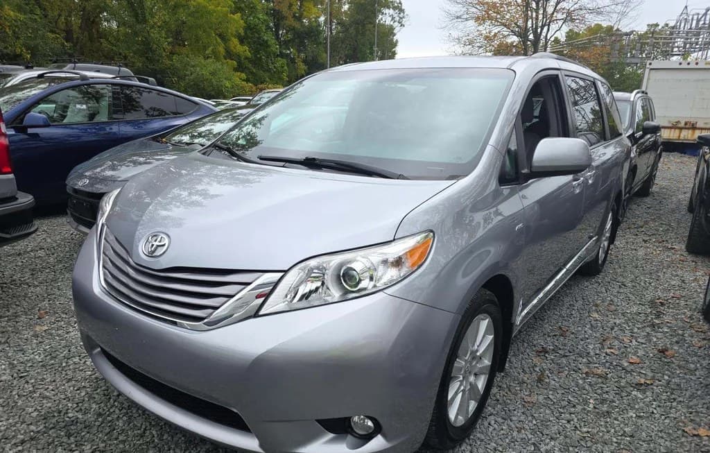 2017 TOYOTA SIENNA XLE 7-PASSENGER 119.3" WB