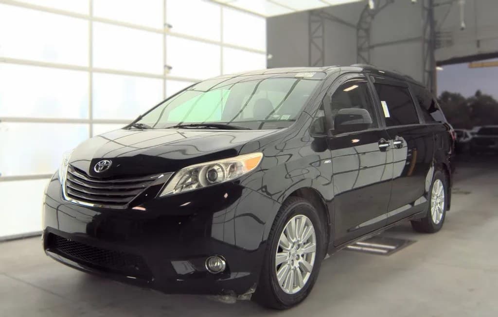 2017 TOYOTA SIENNA XLE 7-PASSENGER 119.3" WB