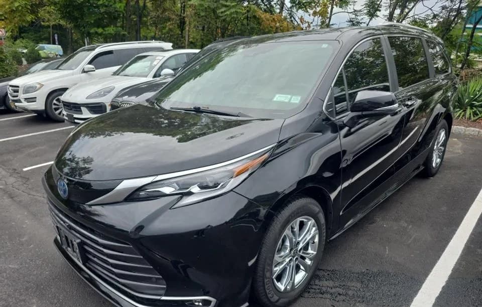 2023 TOYOTA SIENNA PLATINUM 7-PASSENGER 120.5" WB