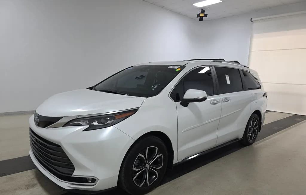 2025 TOYOTA SIENNA PLATINUM 7-PASSENGER 120.5" WB