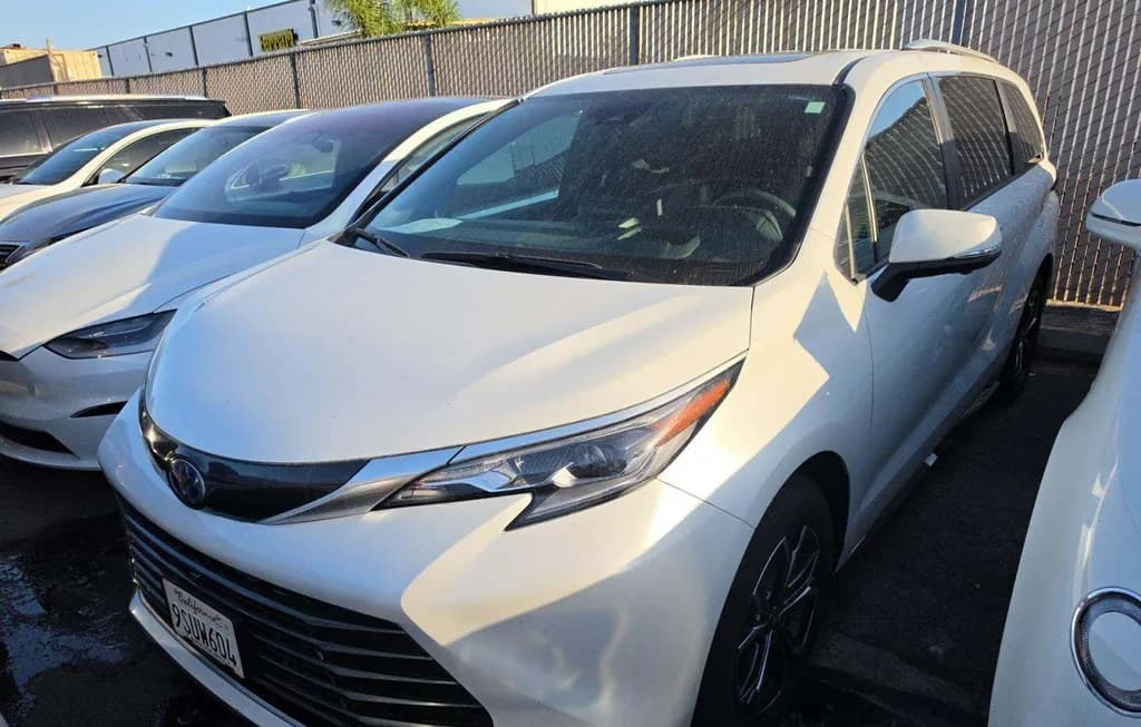 2025 TOYOTA SIENNA PLATINUM 7-PASSENGER 120.5" WB