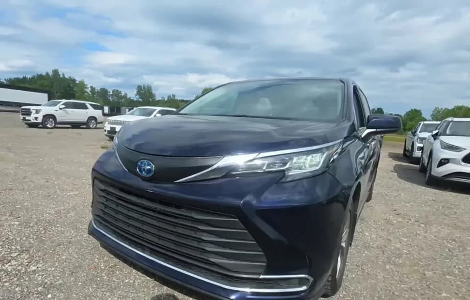 2022 TOYOTA SIENNA XLE 7-PASSENGER 120.5" WB