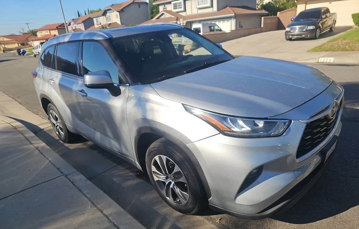 2020 TOYOTA HIGHLANDER XLE 4