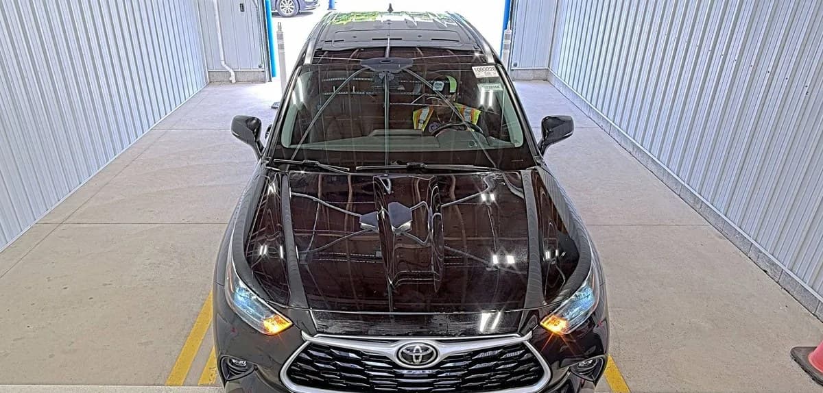 2021 TOYOTA HIGHLANDER XLE 3