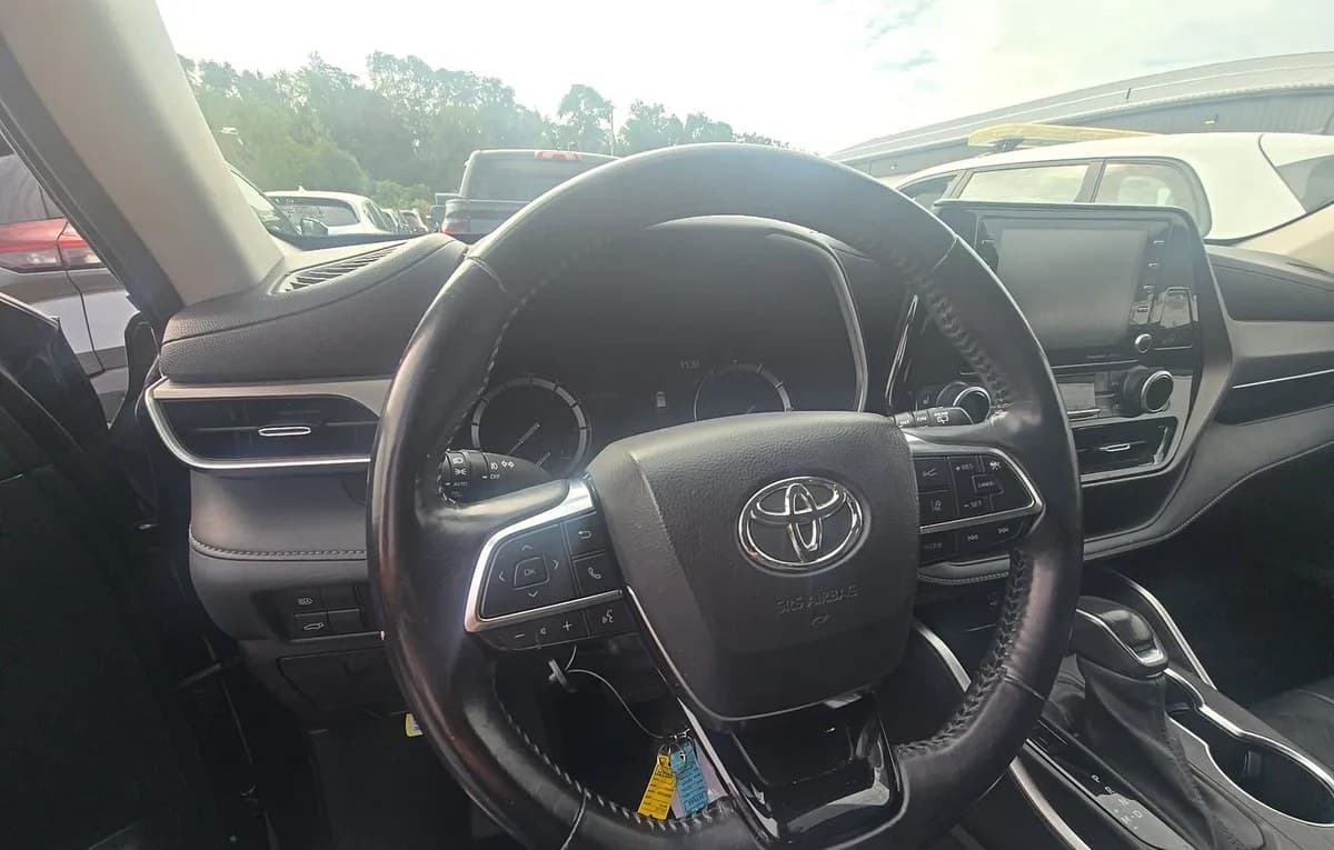 2021 TOYOTA HIGHLANDER XLE 7
