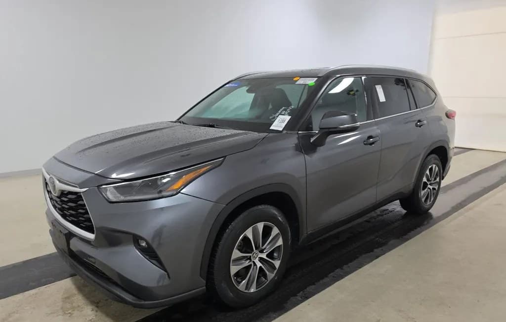 2021 TOYOTA HIGHLANDER XLE