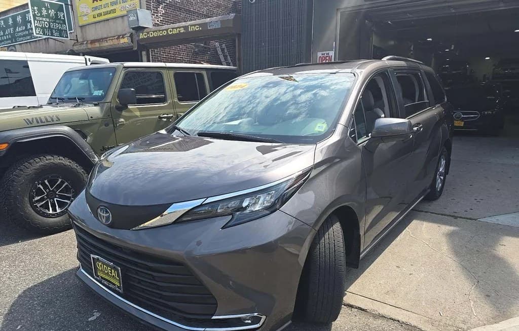2024 TOYOTA SIENNA XLE 8-PASSENGER 120.5" WB