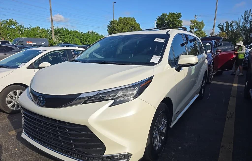 2021 TOYOTA SIENNA XLE 7-PASSENGER 120.5" WB