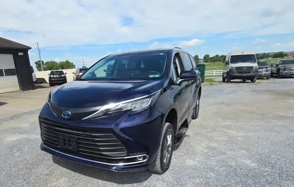 2021 TOYOTA SIENNA XLE 8-PASSENGER 120.5" WB