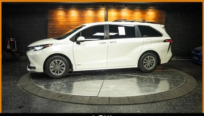 2021 TOYOTA SIENNA XLE 8-PASSENGER 120.5" WB