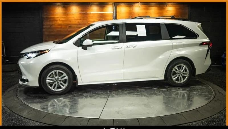 2023 TOYOTA SIENNA XLE 7-PASSENGER 120.5" WB