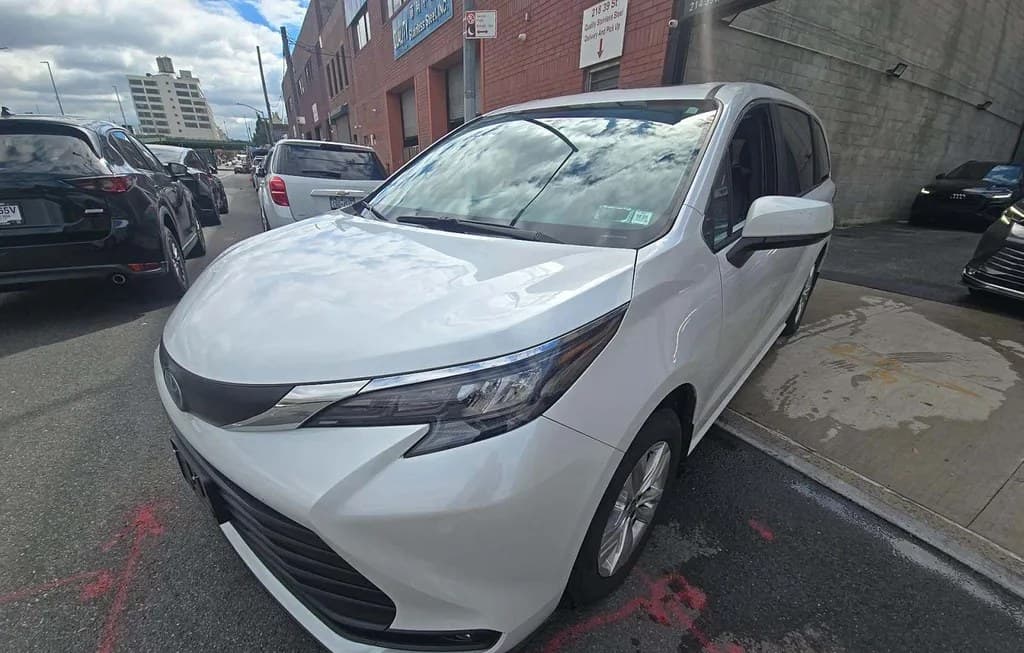 2025 TOYOTA SIENNA XLE 7-PASSENGER 120.5" WB
