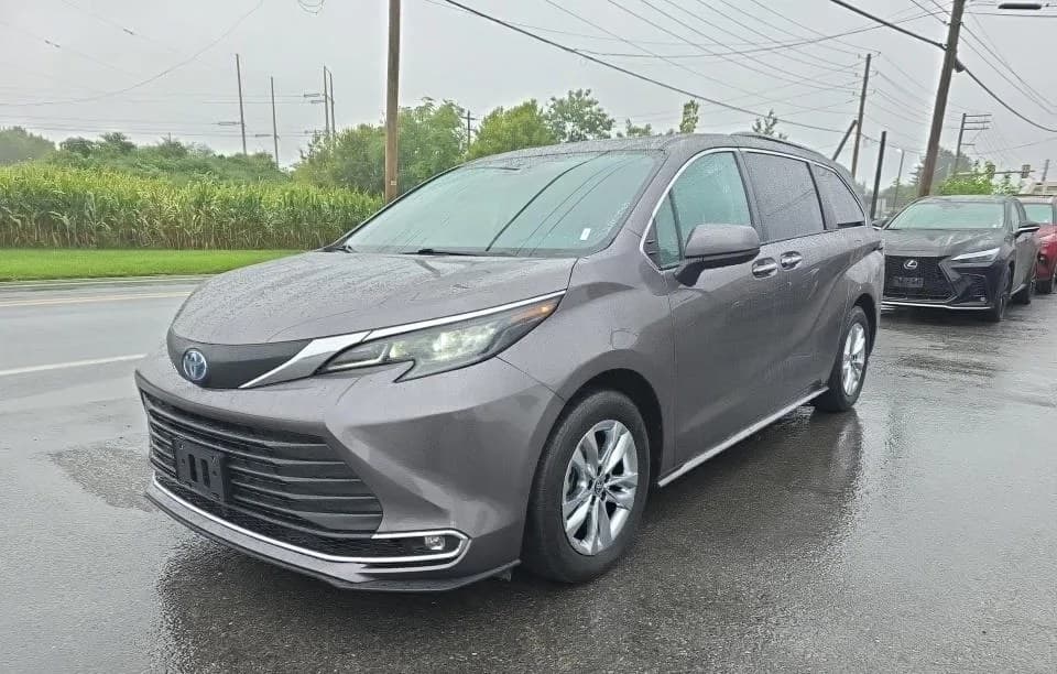 2024 TOYOTA SIENNA XLE 7-PASSENGER 120.5" WB