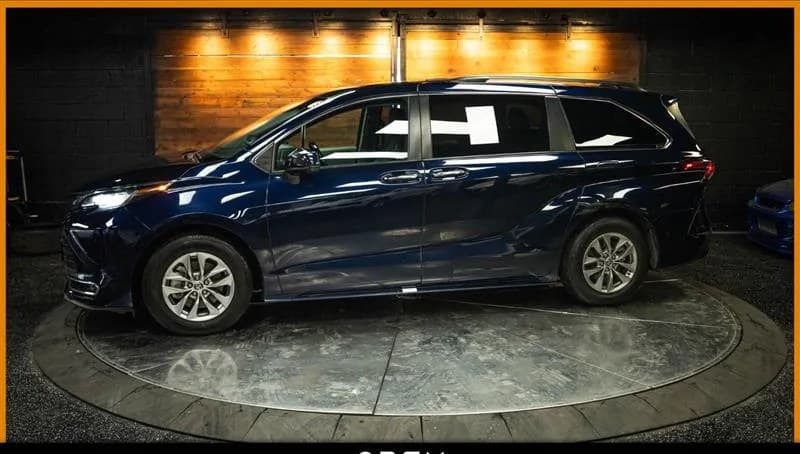 2022 TOYOTA SIENNA XLE 7-PASSENGER 120.5" WB