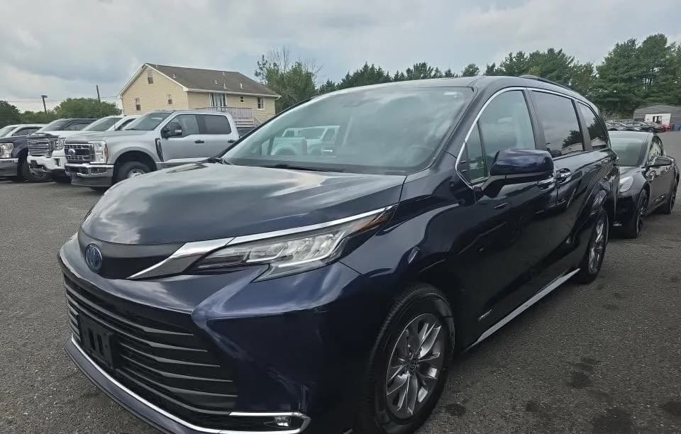 2021 TOYOTA SIENNA XLE 7-PASSENGER 120.5" WB