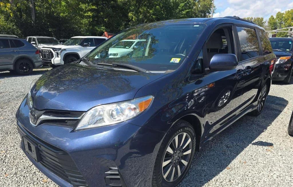2020 TOYOTA SIENNA LE 7-PASSENGER 119.3" WB
