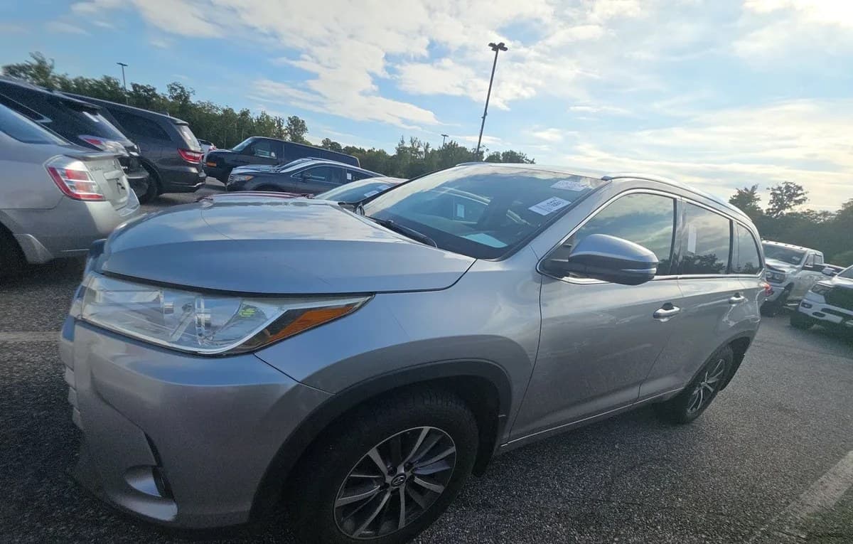 2017 TOYOTA HIGHLANDER XLE 2