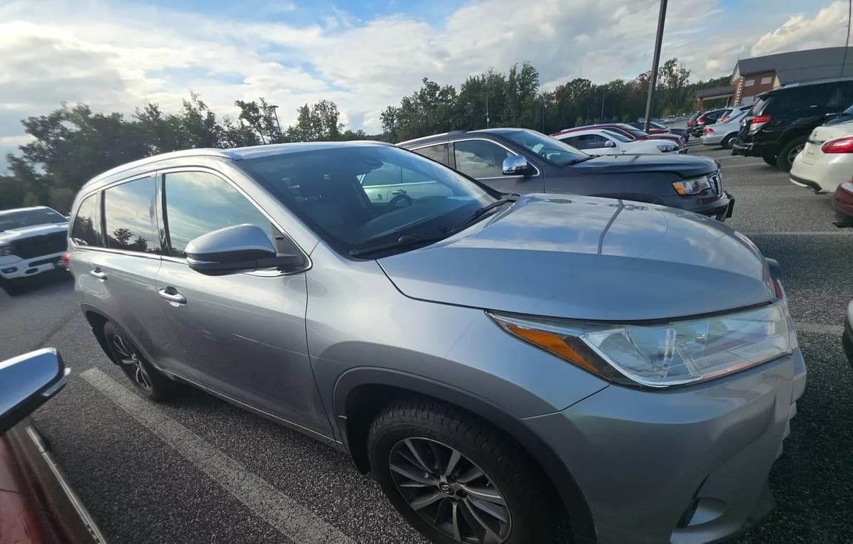2017 TOYOTA HIGHLANDER XLE 4